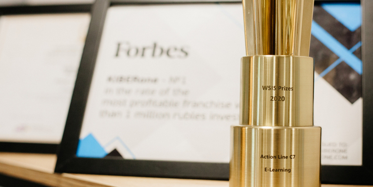 Франшиза KIBERone снова заняла первое место в рейтинге Forbes!